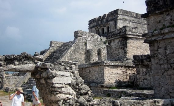 Tulum viajando entre piedras