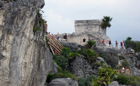 Tulum viajando entre piedras