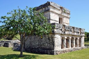 Tulum viajando entre piedras