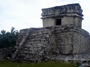 Tulum viajando entre piedras