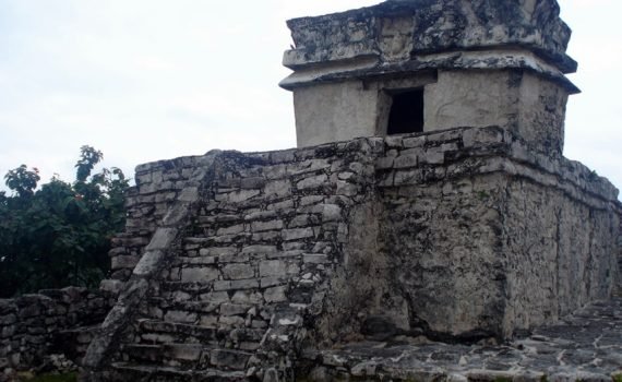 Tulum viajando entre piedras