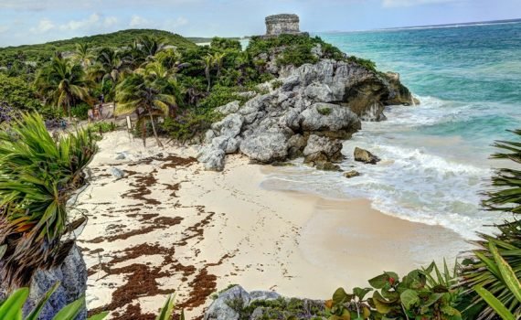 Tulum viajando entre piedras