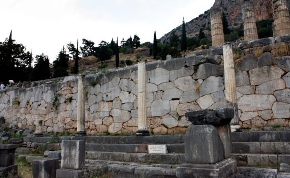 Delfos, Grecia - El oráculo en el ombligo del mundo