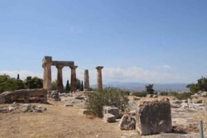 Corinto, Grecia Viajando entre piedras