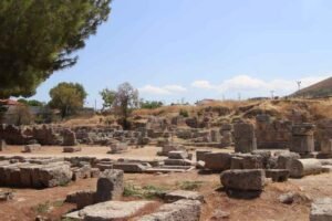 Corinto, Grecia Viajando entre piedras