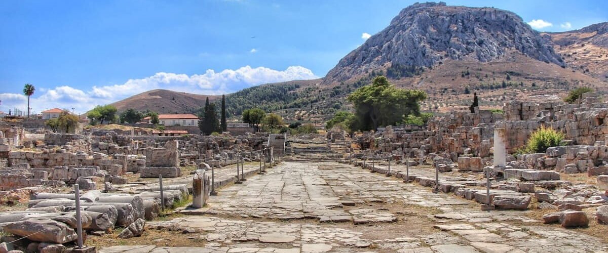 Corinto, Grecia Viajando entre piedras