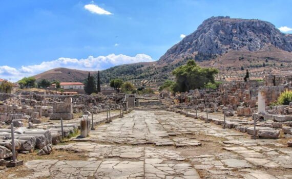 Corinto, Grecia Viajando entre piedras